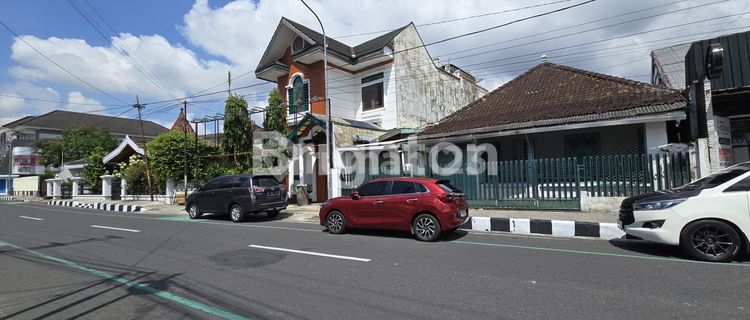 Rumah di Salatiga Jalan Raya Strategis 1