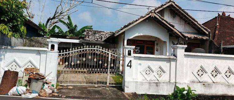 Disewakan Rumah Dengan Halaman Luas Di Taman Griya Jimbaran 1