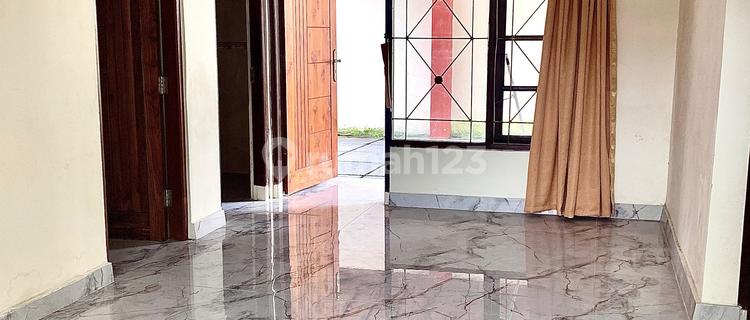 Disewakan Rumah di Kori Nuansa Jimbaran dengan 4 Kamar Tidur dan 4 Kamar Mandi Luas Tanah 150 Dekat Cocomart Kori 1