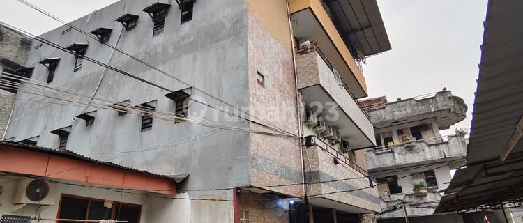 4-Storey Boarding House Building, Bank Asset, For Sale Cheap in Teluk Gong, Penjaringan, North Jakarta 1