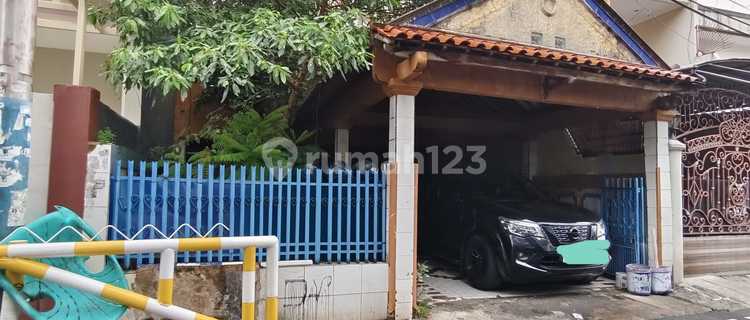 Dream Home 2 Floors Located in the City Center, Flood-Free in Tanah Abang, Central Jakarta. 1