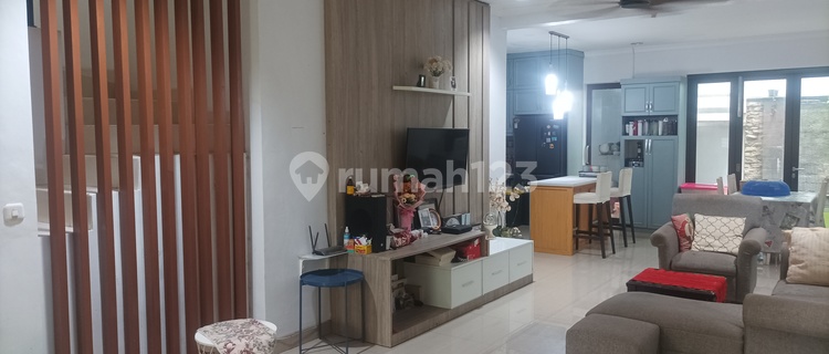 Rumah Cantik 2,5 Lantai Semi Furnish Nusaloka BSD 1