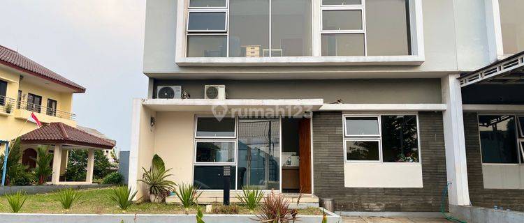 Disewakan Rumah 2 Lantai Super Luas & Lengkap di Cibinong, Bogor 1