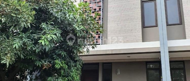 For Sale Move-In Ready 3-Story House Regent Town 1