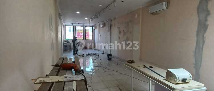 Di sewakan Ruko Modern 3 lantai lokasi di Jl Tebet Raya Tebet Timur Jakarta Selatan 1