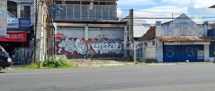 2-Story Shop House in a Strategic Location on Kadipiro Road - Kasihan, Bantul 1