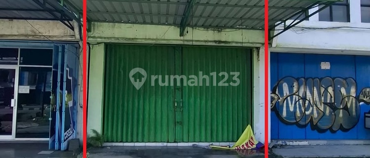 For Rent 2-Story Shop House in Strategic Location on Jalan Wates - Kasihan Bantul 1