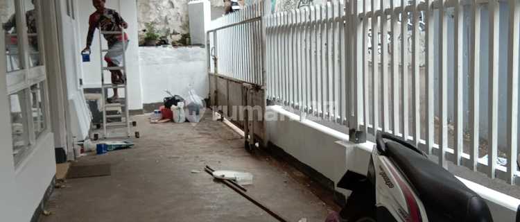 Ready to Occupy 1-Story House with Freehold Certificate, Flood-Free in Setiabudi, Bandung 1