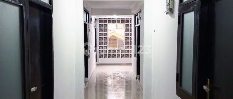 2-story boarding house, 19 rooms ready for occupancy, 333 m2, SHM (Certificate of Ownership), located on Jl Cikampek, Bandung. 1