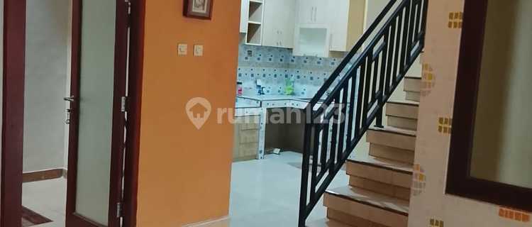 Di Sewa Rumah Siap Huni 1½ Lantai Dalam Cluster Aralia, Kota Harapan Indah 1