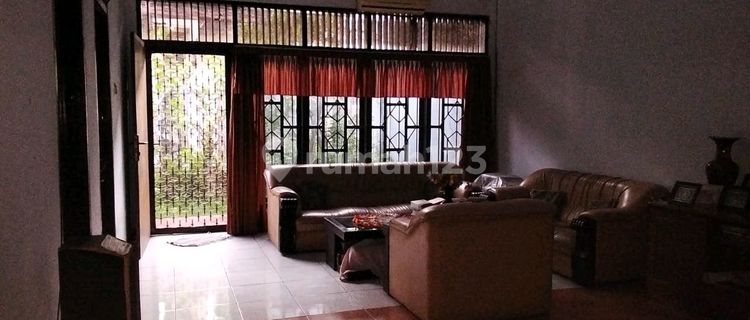 Rumah 2 Lantai Ditengah Kota 1