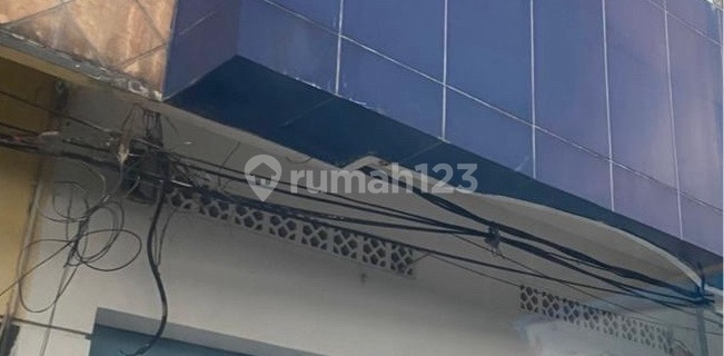 Shop House Rental on Main Road in Housing Complex Near Largest Mall in Tasik 1