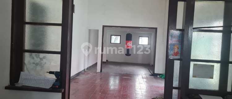 Disewakan Rumah Tua  Letak strategis Di Tanah Abang Jakarta Pusat 1