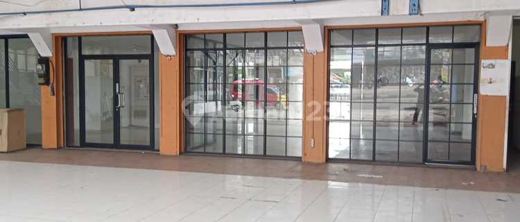 Large Shop House for Business Sale in Ciputat, South Tangerang 1