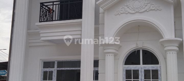 Rumah Mewah Kokoh Strategis di Kelapa Dua Wetan Jakarta Timur 1