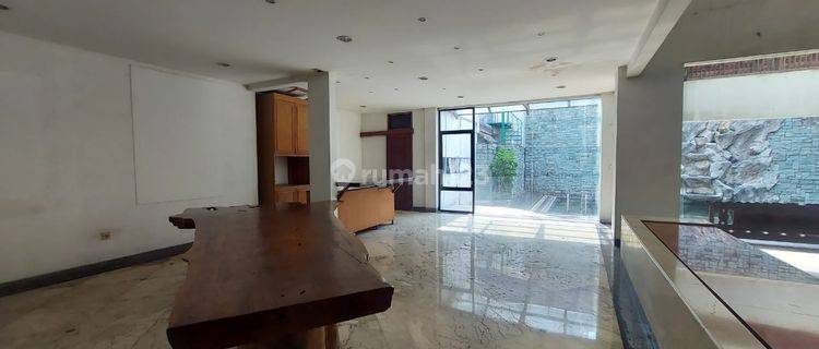 Dijual Hitung Tanah Saja , Sudah Ada Bangunan Villa Dgn 5 Kamar Di Kartika Utama Jakarta Selatan 1
