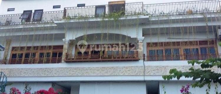 For Sale: 3-Story Boarding House with 21 Rooms on Jl By Pass Kuta 1