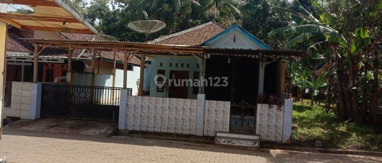 Rumah Dekat Jalan Raya Utama 1