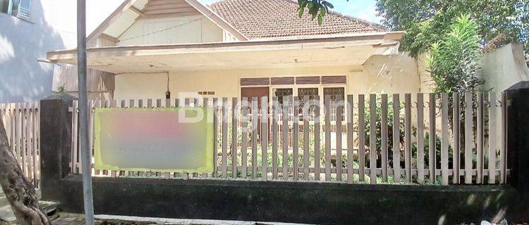 Rumah luas dekat Alun-alun Malang, harga istimewa 1