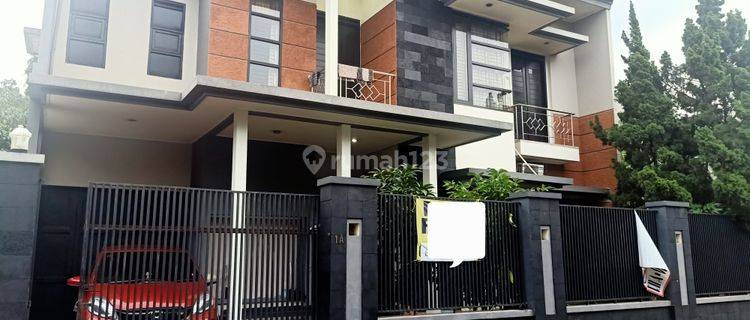 Rumah 2 Lantai Bagus Unfurnished SHM di Antapani, Bandung 1