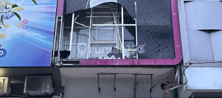 Affordable 4-Story Shop House for Rent in City Center Near Tunjungan Plaza 1