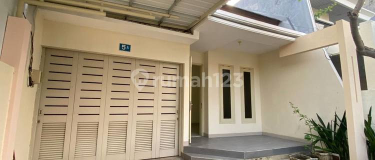 Rumah Murah Bagus 2 Lantai Minimalist Modern Kutisari Selatan 1