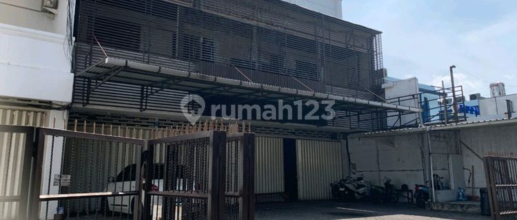 Spacious &amp; Strategic Ruko/Building on Tunjungan Road, Suitable for Business 1