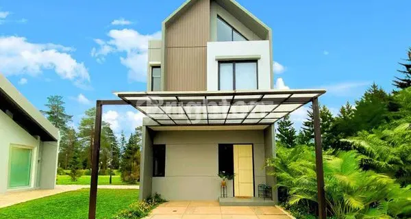 Rumah Unik & Mewah di Grandia Liv di Parung Panjang, Bogor 1
