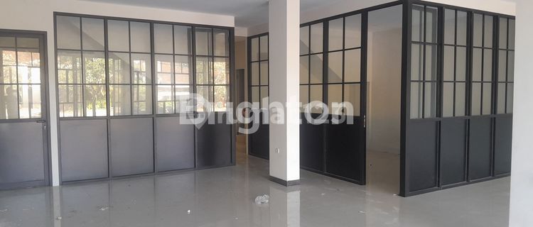 3-STORY SHOPHOUSE IN ULUWATU – STRATEGIC LOCATION FOR YOUR BUSINESS! 1