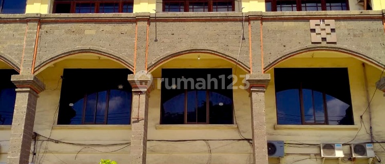 Strategic 3-Story Shophouse on Jalan Congkroaminoto, Ubung Kaja, Suitable for Offices and Business Ventures 1