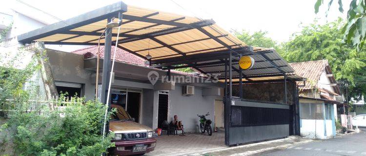 Rumah siap pakai untuk home stay, di Labuhan dekat Universitas IKIP 1