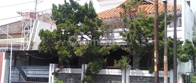 Two-Story House, High Ceiling on Tanah Mas Main Road. 1