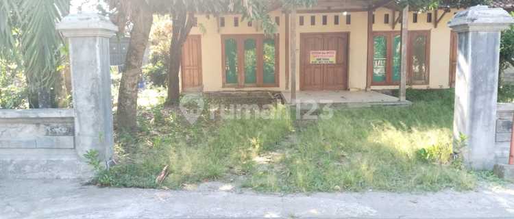 Ready-to-Occupy House in Industrial Area 1