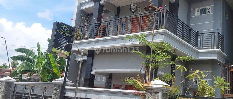 Rumah 2 Lantai Dengan Kolam Renang di Sragen Kota  1