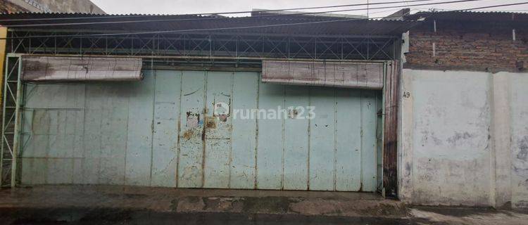 Rumah tengah kota singosaren solo  1