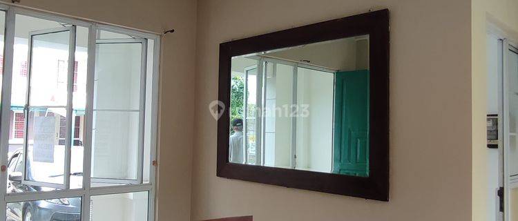 Di Kontrakkan Rumah Kota Wisata  1
