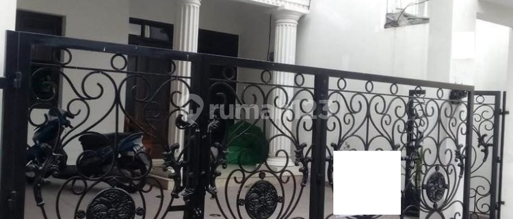 MURAH !! Dijual Rumah Pondok Kelapa 2 lantai klasik siap huni 1