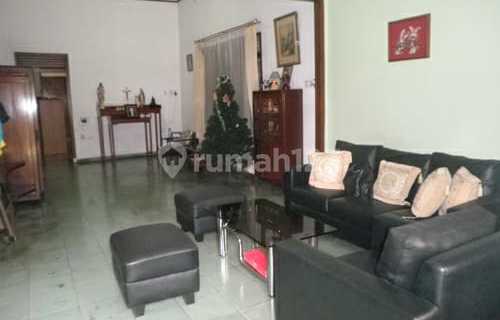 For Sale 2-Front House on Basuki Rahmat and Otista Streets 1