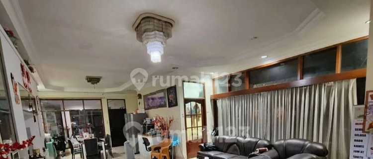 Nice House in Petojo 1