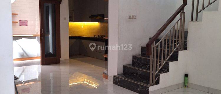 Rumah Besar Bagus Terawat Mainroad Komplek Pinus Regency 1