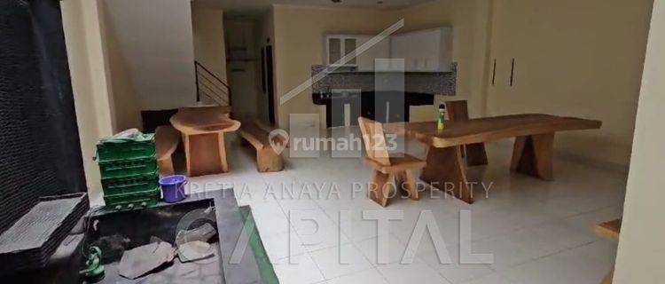 Rumah cantik 3 lantai di Istana Gardenia Regency 1