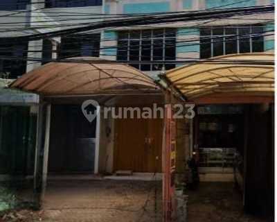 For Rent 3.5-Story Shop House on Raya Darmo Indah 1