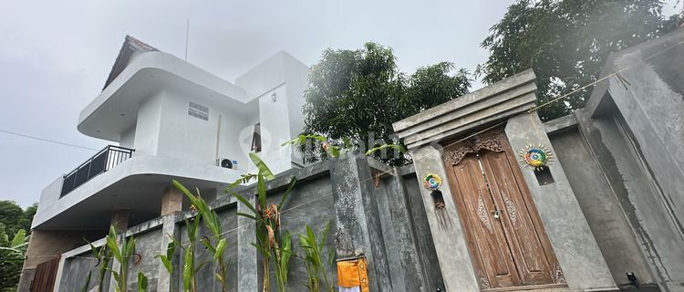 Rumah 2 Lantai dengan Rooftop, Taman Luas Kediri Tabanan (332V) 1