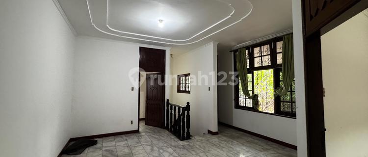 House in Kebayoran Baru, walking distance to MRT Blok M and Trans Jakarta, suitable for Office use. 1