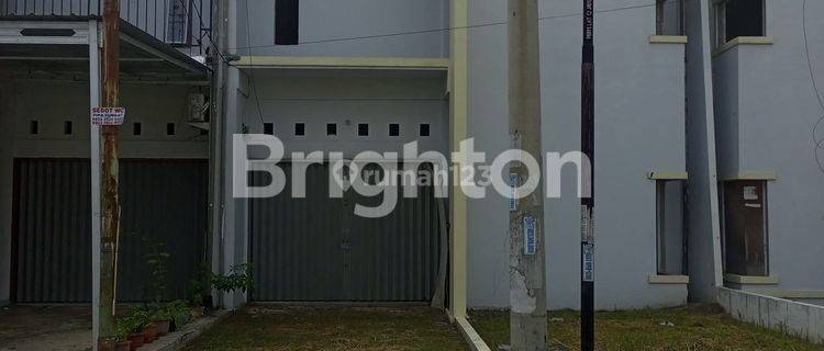 Rumah Kantor di Pinggir Jalan Untuk Usaha 1
