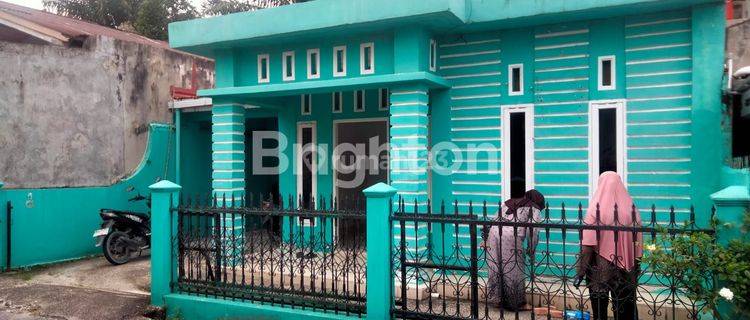 RUMAH KOMPLEK AREA DELIMA 1