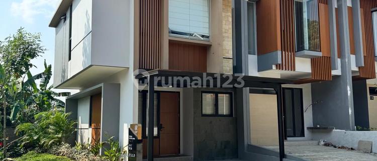 Hunian 2 Lantai ala Resort Bali dengan View Danau! 1