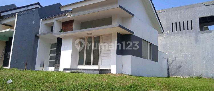 For sale. Ready-to-occupy affordable house in Hook Rancamaya, Bogor. 1
