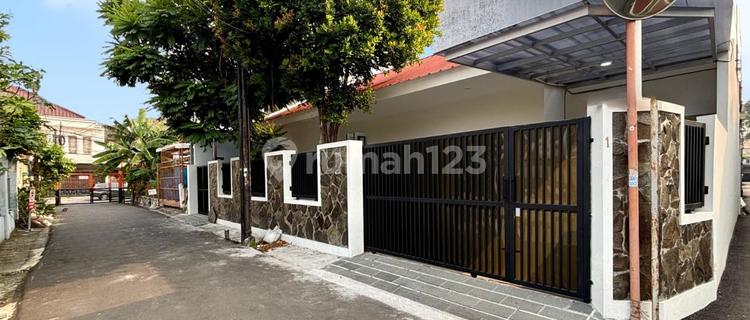 TERMURAH !!! TEBET TIMUR AKSES 2 MOBIL & CARPORT 2 MOBIL DEKAT ECO PARK 1