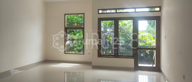 Ready-to-Occupy Shop House Suitable for Office or Shop in Cisaranten Kulon 1